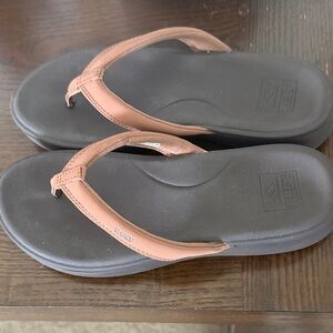 Reef Tan and Black Sandals